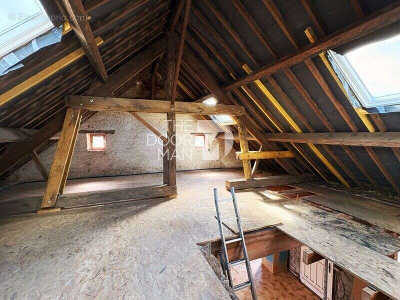 Maison à SAINT-HILAIRE-DE-CHALEONS