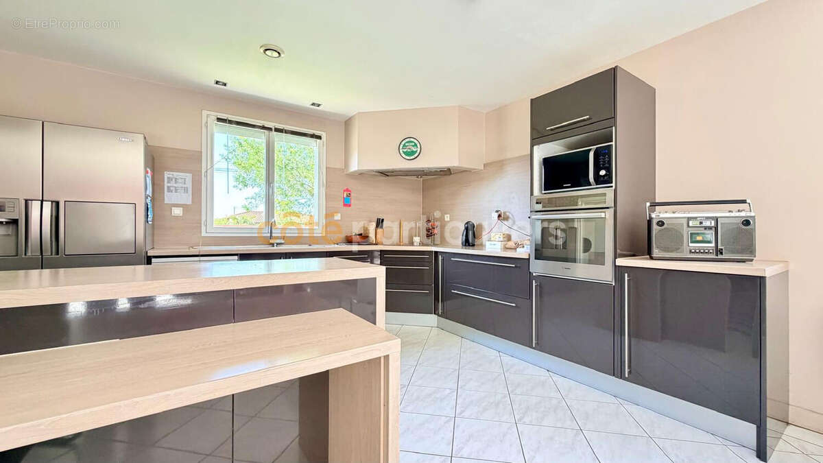 Maison à NEGREPELISSE