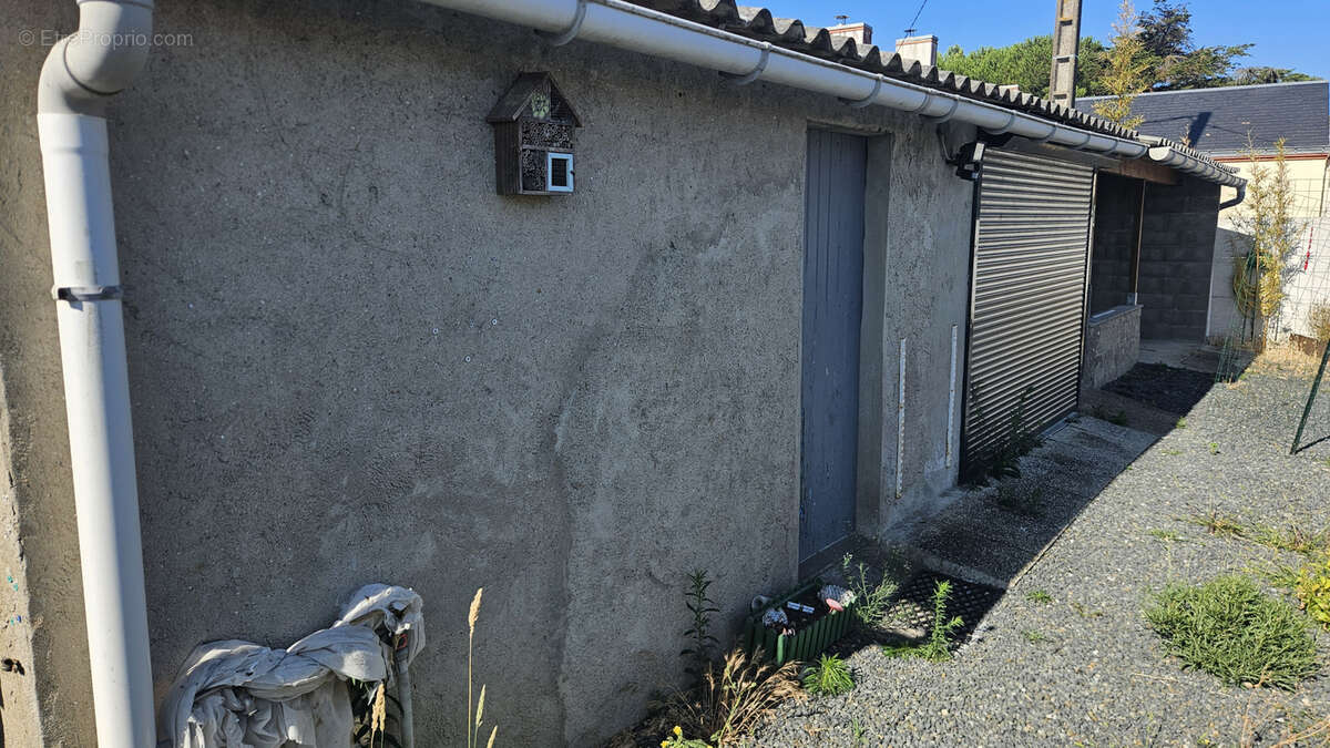 Maison de 130 m2 + dépendances sur un terrain de 650 m2 ! - photo 5