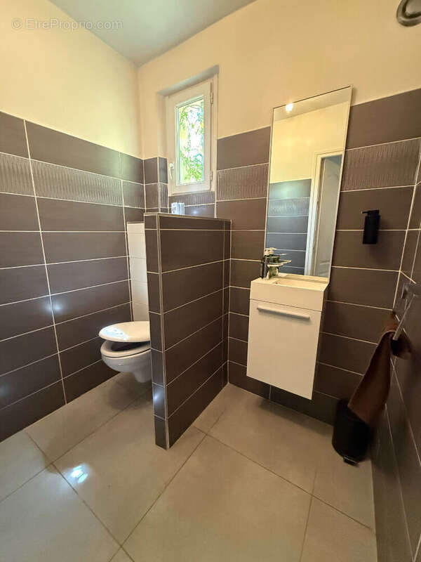 Cahors nord 15mn,  maison  T6 avec dépendance 6 pièce(s) 130 m2 sur 6610m² de terrain. - photo 11