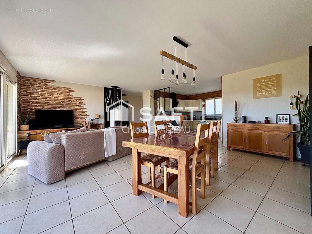 Photo 2 - Maison à NUEIL-LES-AUBIERS