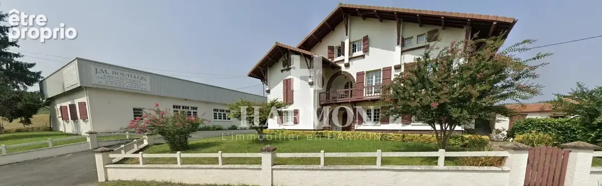 Mauléon-licharre – à 5 minutes du centre-ville  ensemble immobilier de 925 m² avec trois habitations, ateliers et dépendances - photo 1