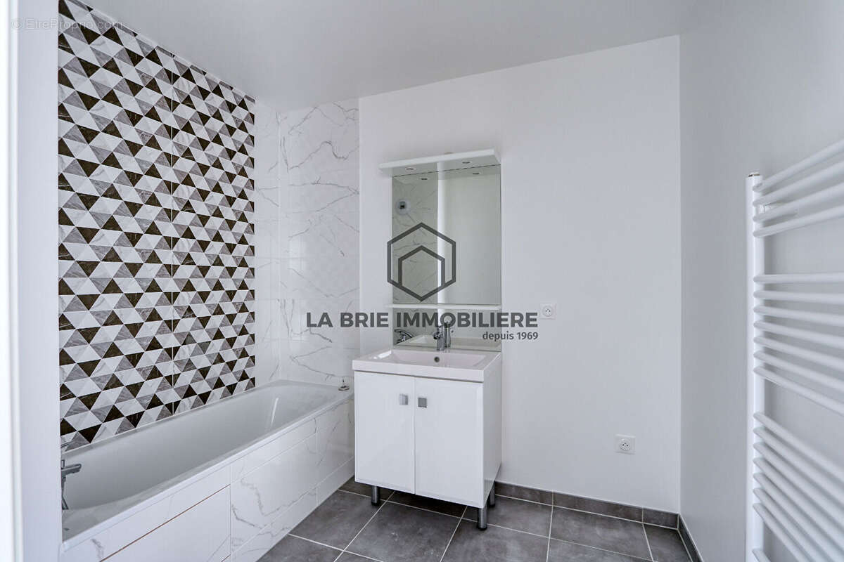 Appartement à EMERAINVILLE