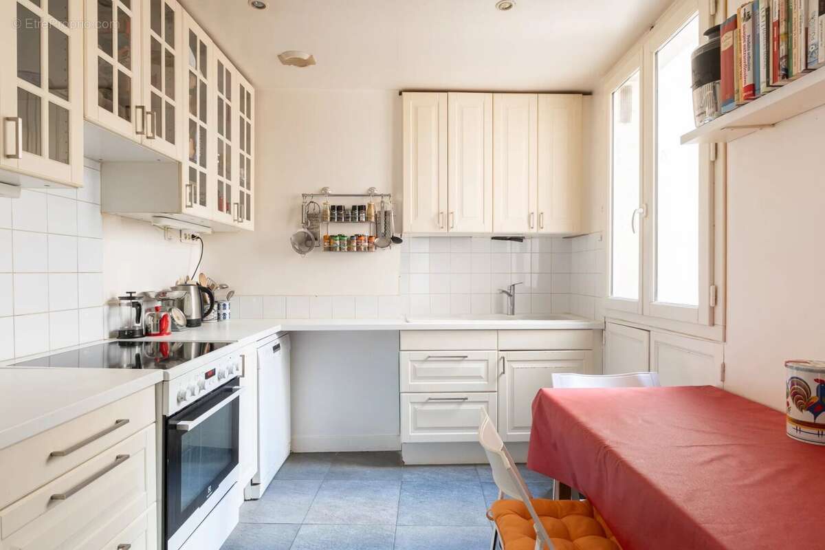 Appartement à PARIS-1E