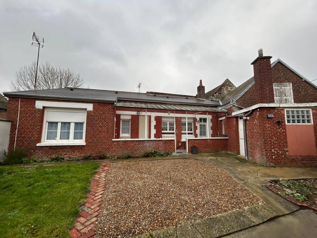 Maison à MAIGNELAY-MONTIGNY