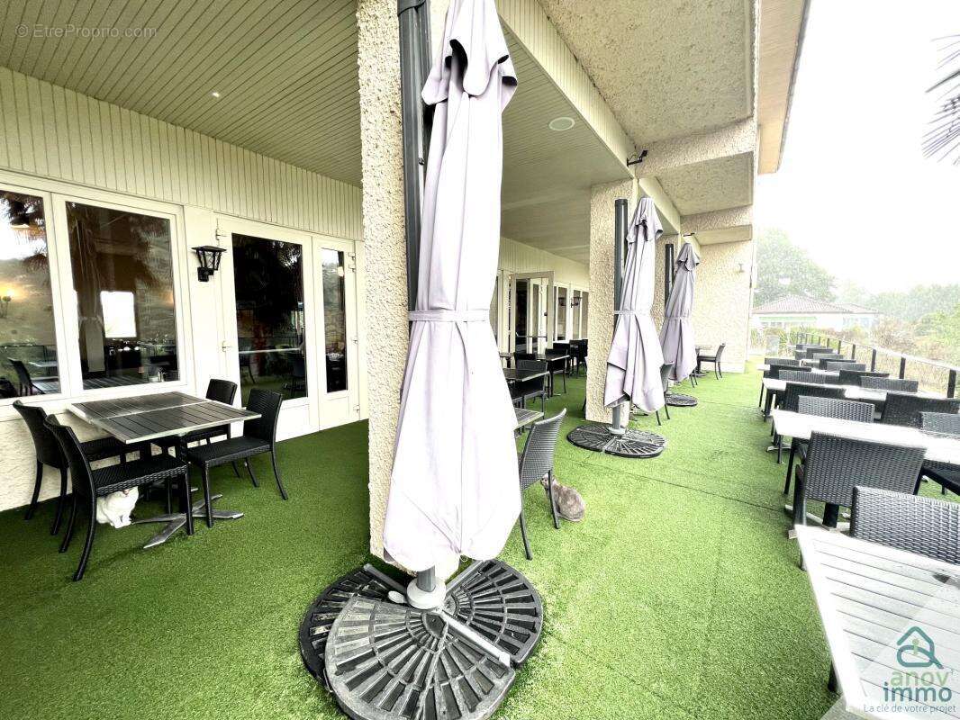 Commerce à NIEUIL-L'ESPOIR