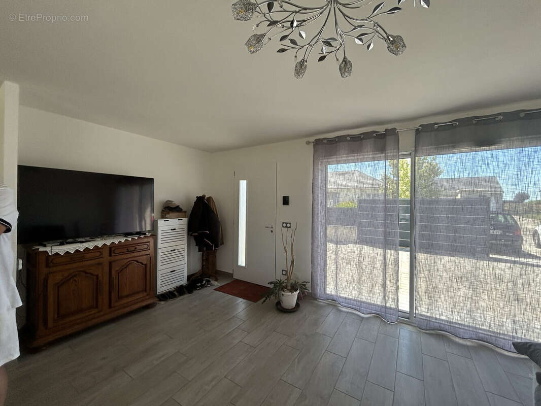 Maison 97 m² à Pars-Les-Romilly  - photo 3
