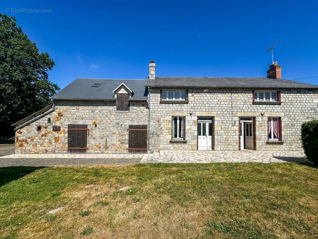 Maison à SAINT-GEORGES-DE-ROUELLEY