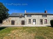 Maison à SAINT-GEORGES-DE-ROUELLEY
