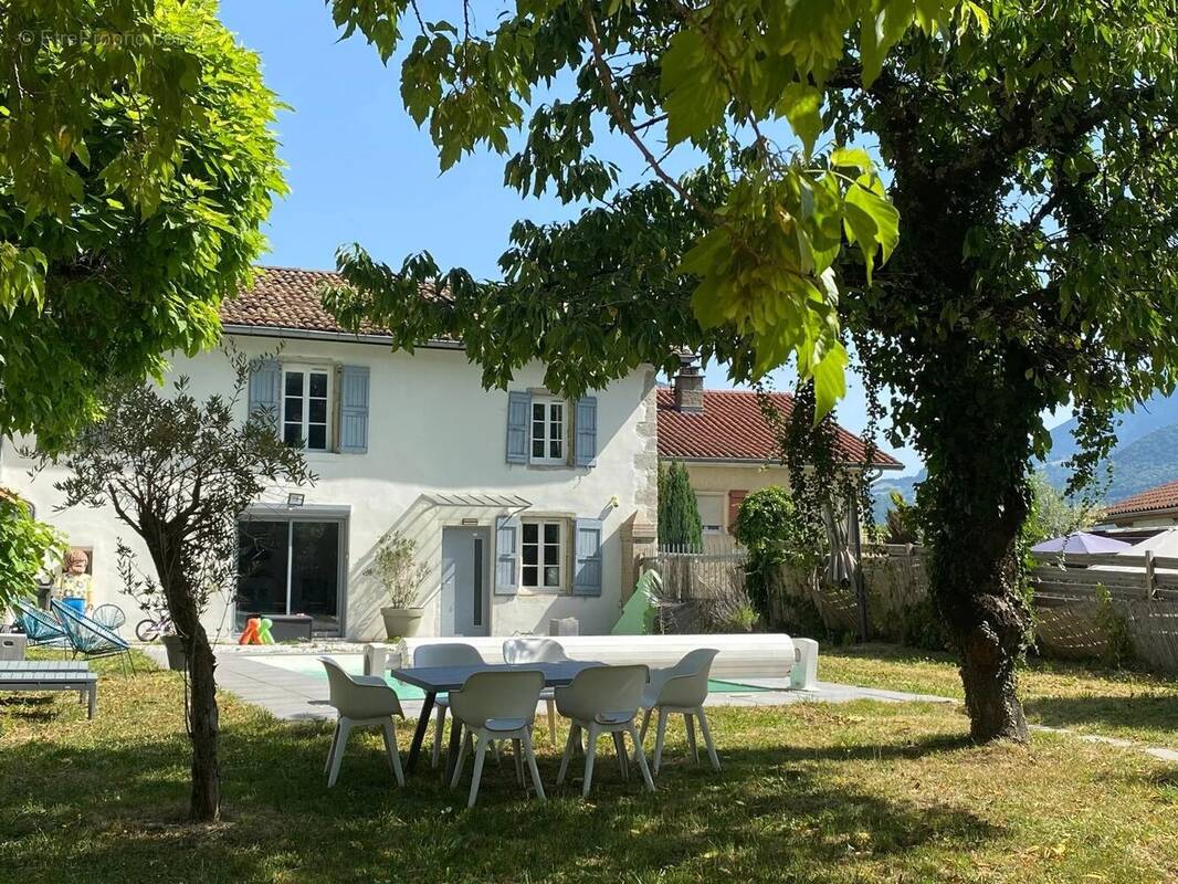 Maison à VEUREY-VOROIZE