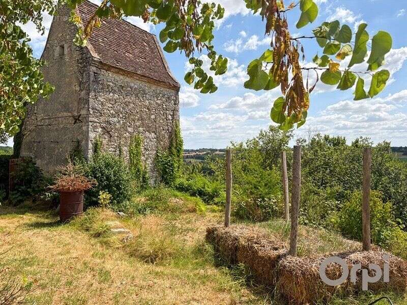 Dans un village haut perché, maison en pierre avec jardin attenant et sa vue panoramique - photo 11