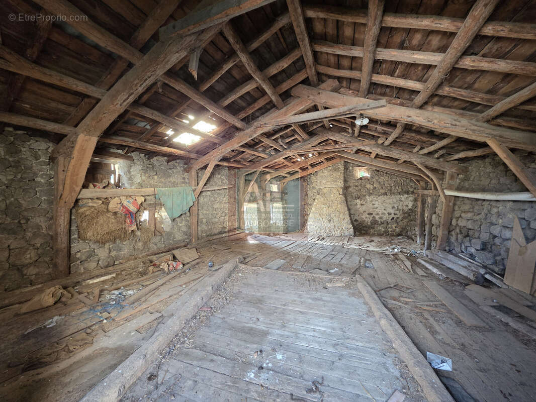 Maison à CHAMBON-LE-CHATEAU