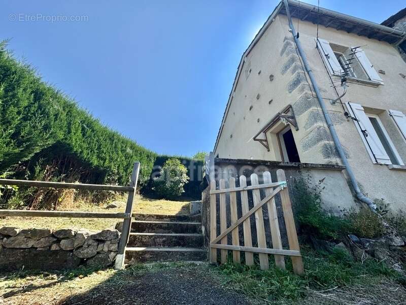Maison à SAINT-JEAN-LA-VETRE