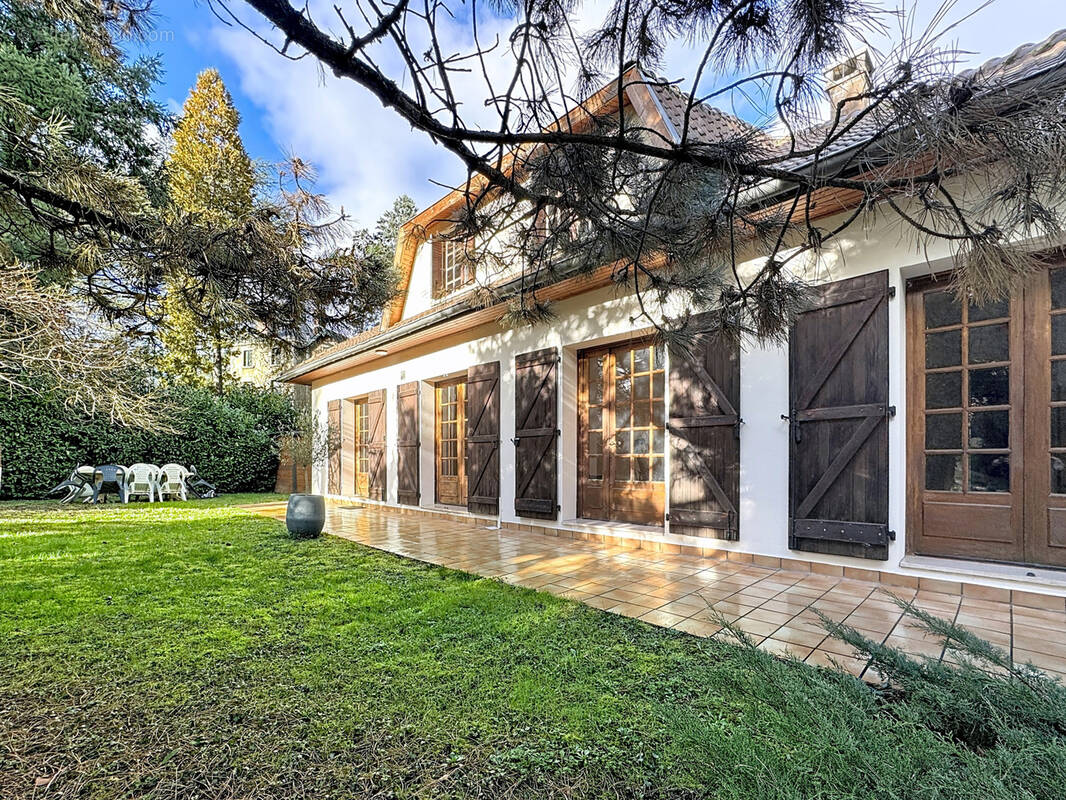 Maison à SAINT-GENIS-LAVAL
