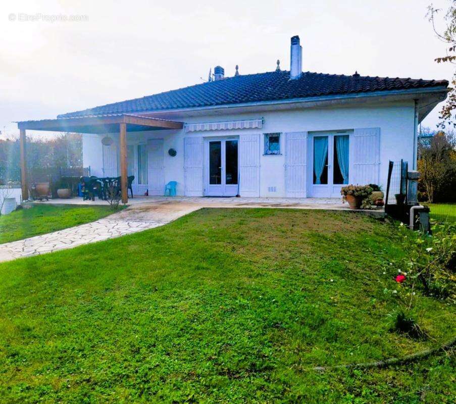 Maison à JONZAC