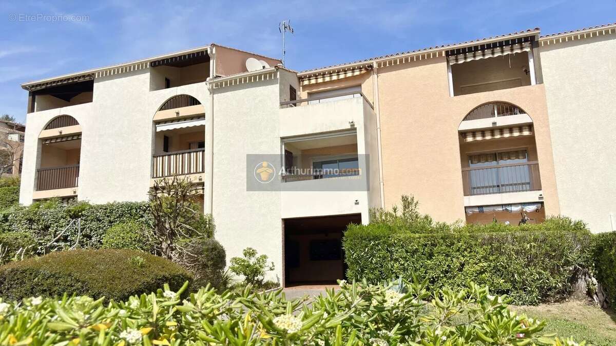 Appartement à ROQUEBRUNE-SUR-ARGENS