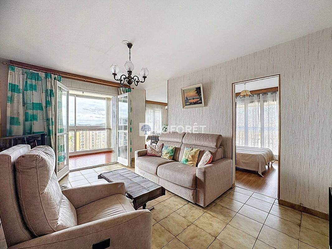 Appartement à LA VALETTE-DU-VAR