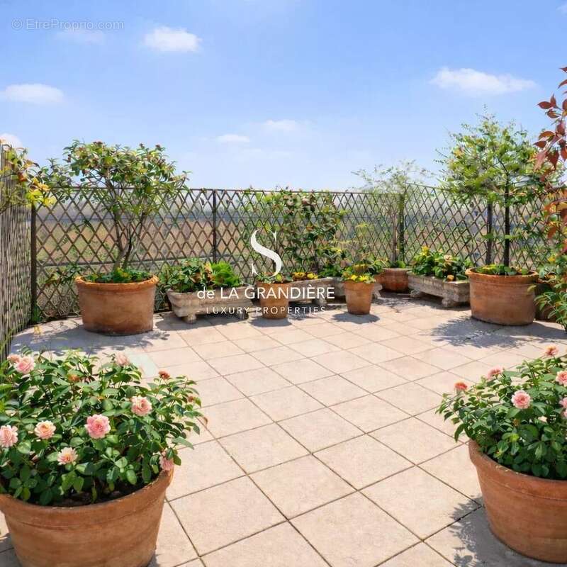 Appartement à PARIS-16E