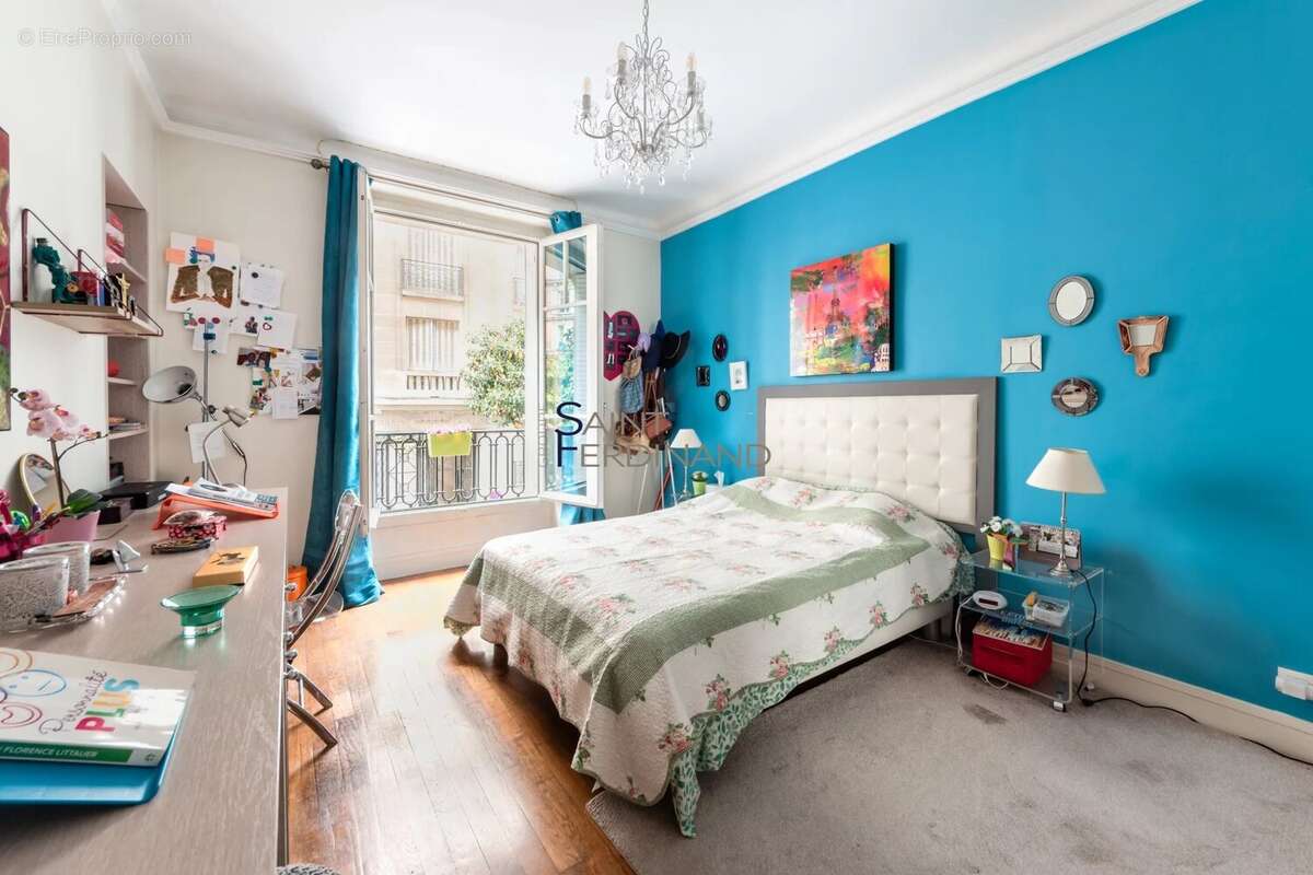 Appartement à NEUILLY-SUR-SEINE