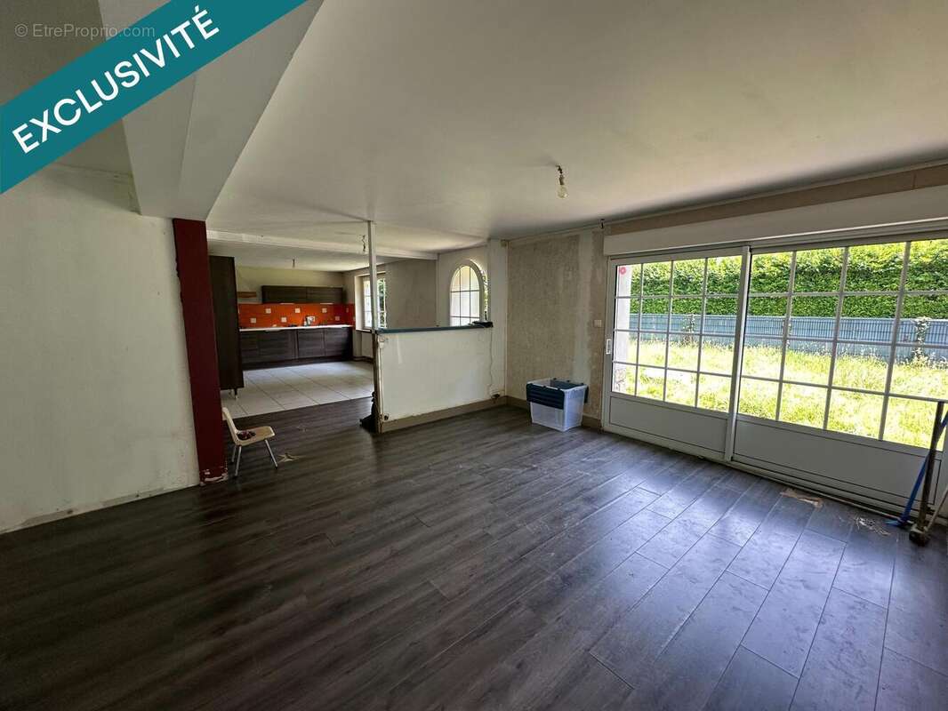 Photo 4 - Maison à LOC-EGUINER-SAINT-THEGONNEC