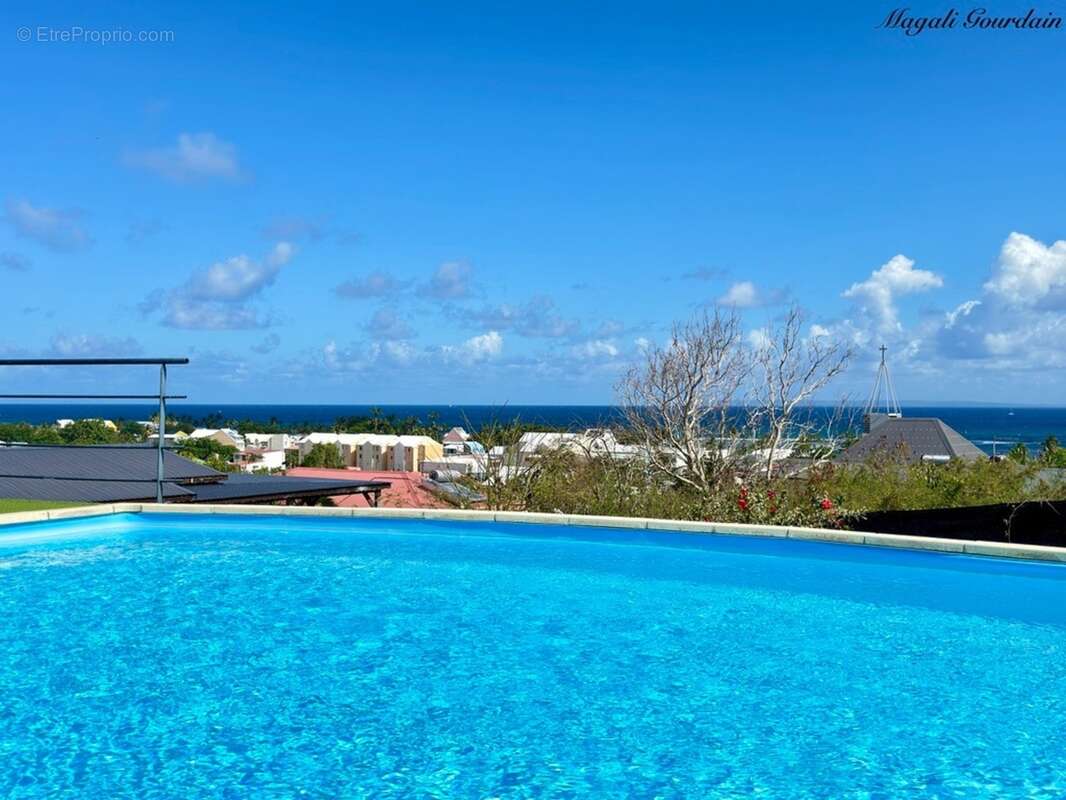 A vendre - propriete d'exception avec vue mer et potentiel locatif remarquable - sainte anne - photo 3