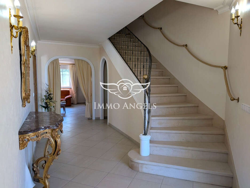 Maison 181 m² à Gignac  - photo 4