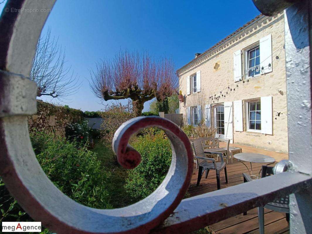 Maison à SAINTE-CROIX-DU-MONT