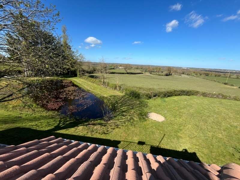 Maison à POUGNE-HERISSON