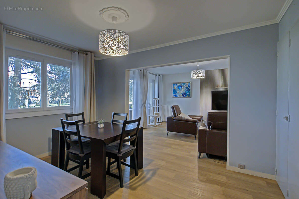 Appartement à MEYZIEU