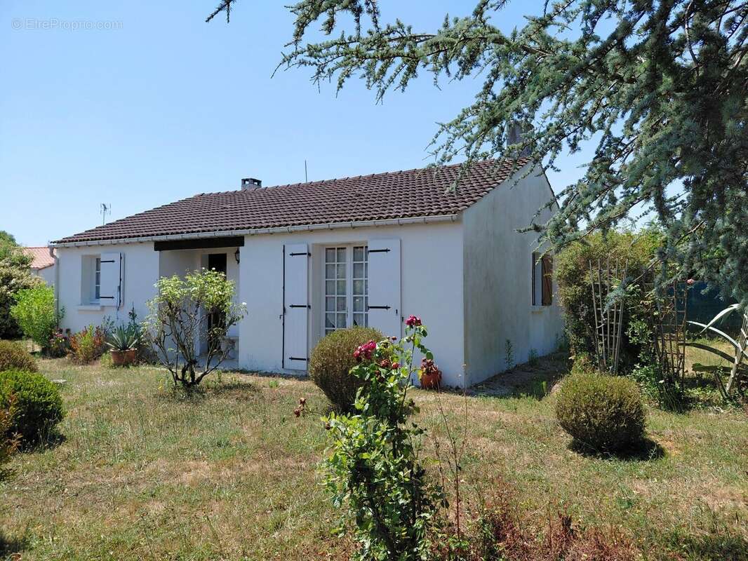 Maison à SAINT-CHRISTOPHE-DU-LIGNERON