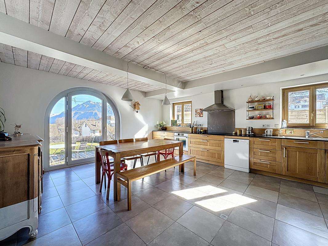 Maison à LA ROCHE-SUR-FORON