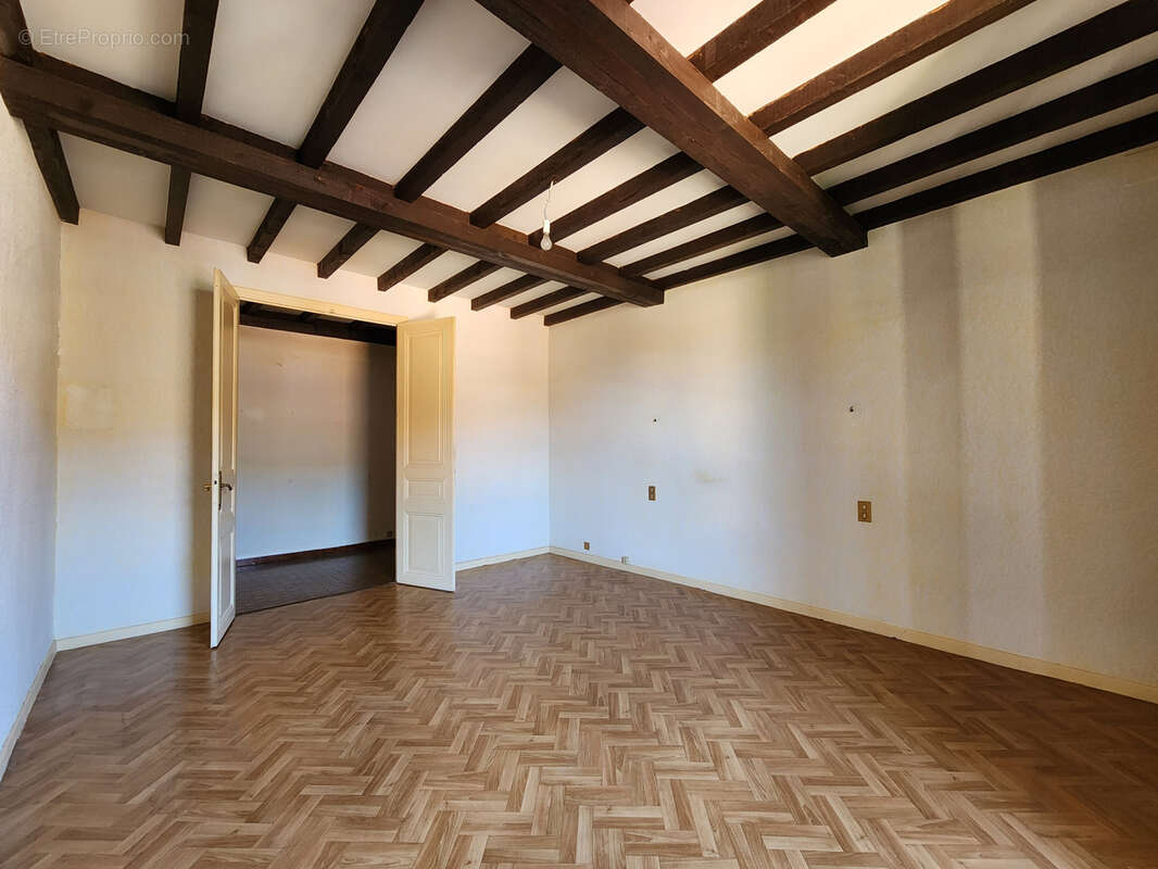 Centre ville appartement t5 de 135.82m2 avec garage - photo 4