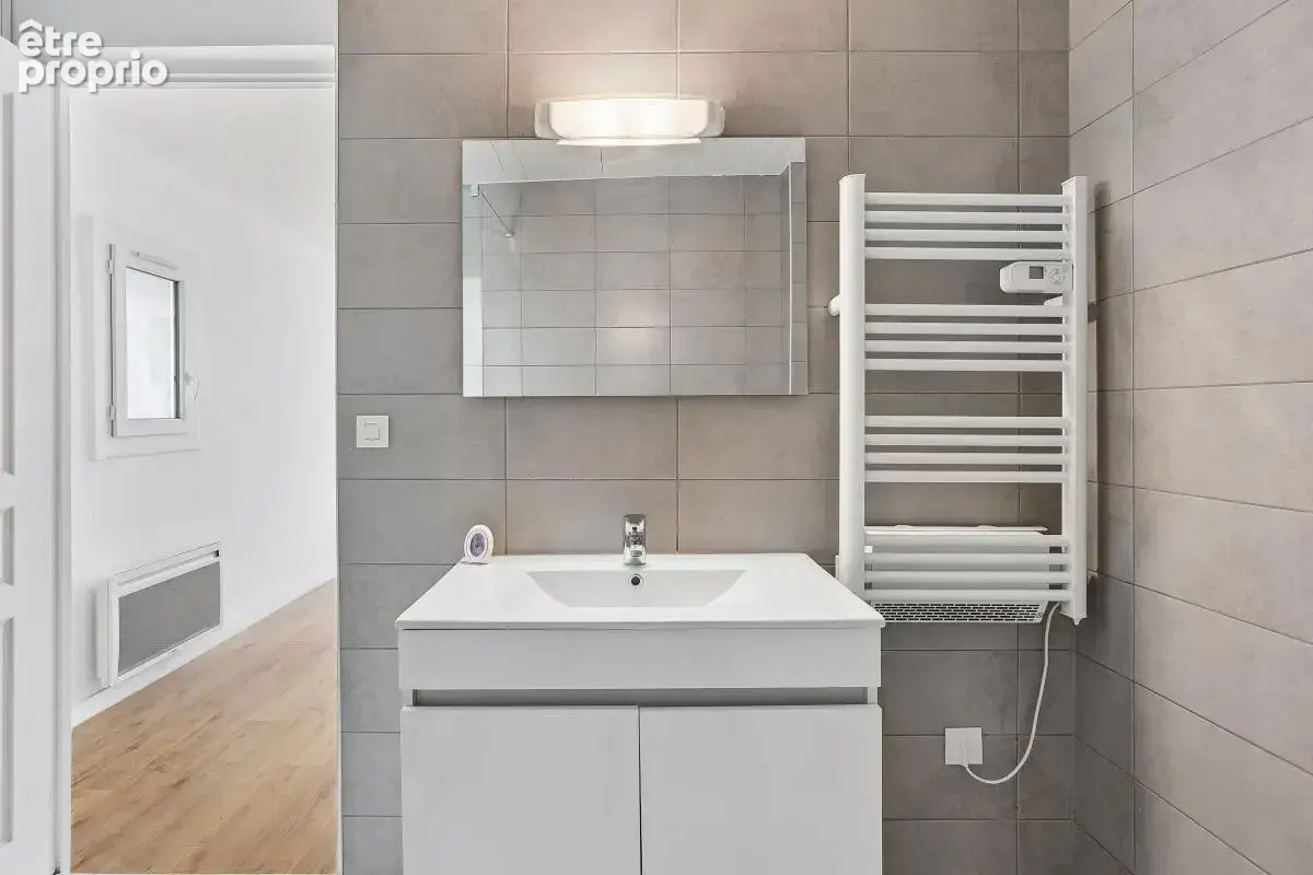 Appartement de type 2, 48m2, plein coeur du Village de la Fare Les Oliviers - photo 9