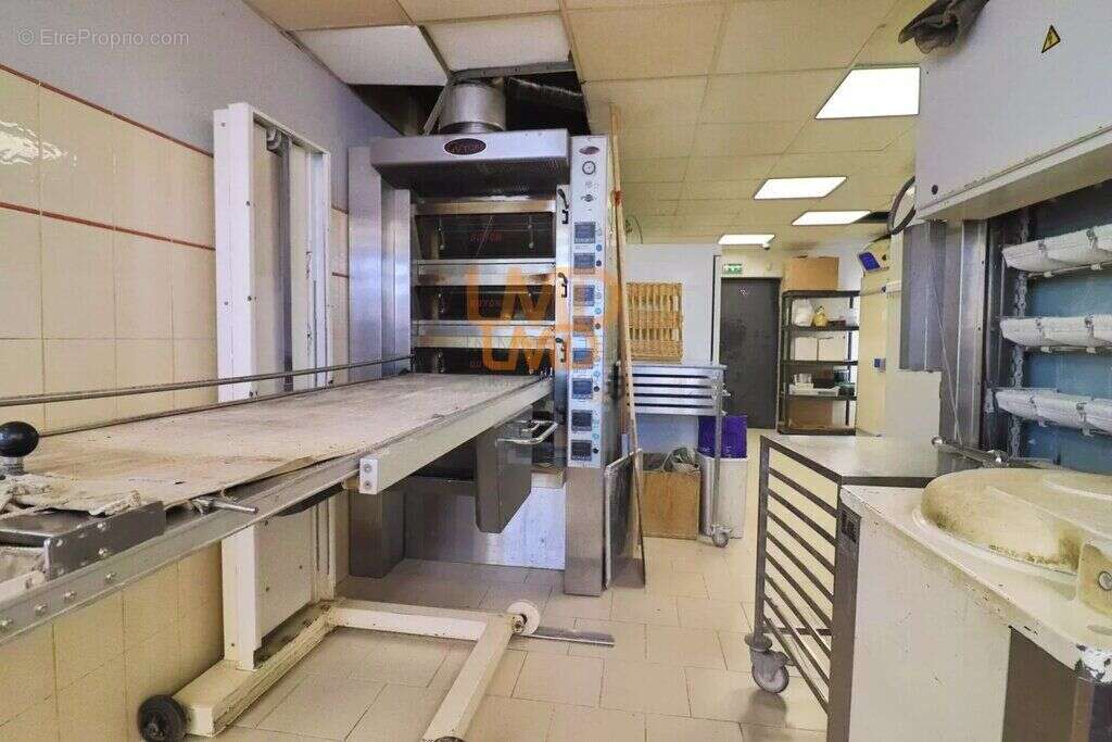 Commerce à POURRIERES