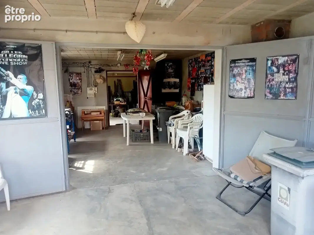 Villa avec 2 logements plus nombreuses dépendances et garages - photo 10