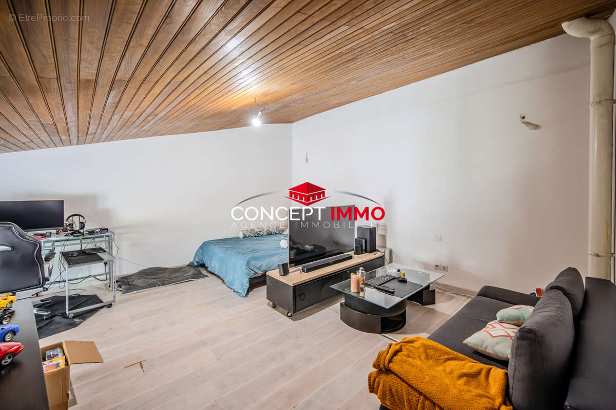 Appartement à MEOUNES-LES-MONTRIEUX