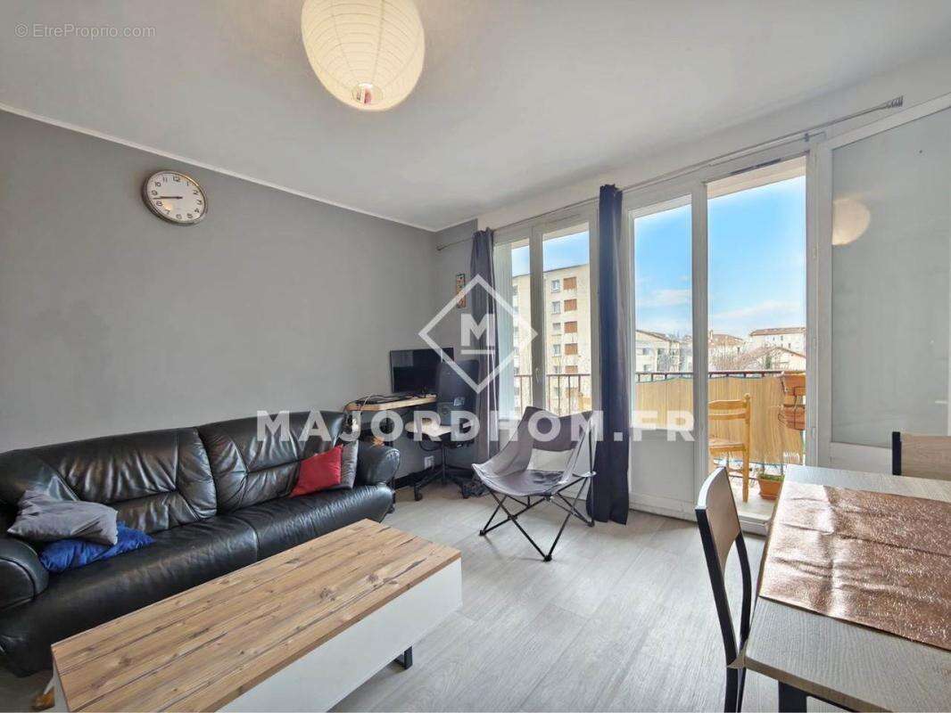 Appartement à MARSEILLE-4E