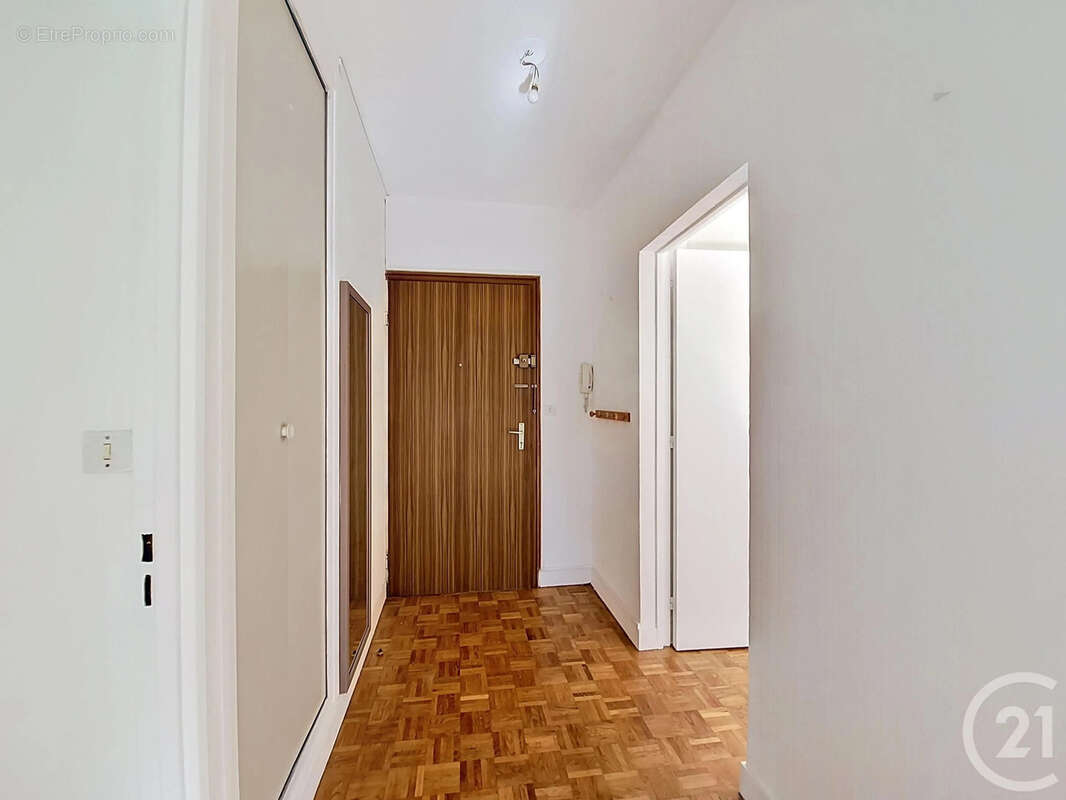 Appartement à VAUX-LE-PENIL