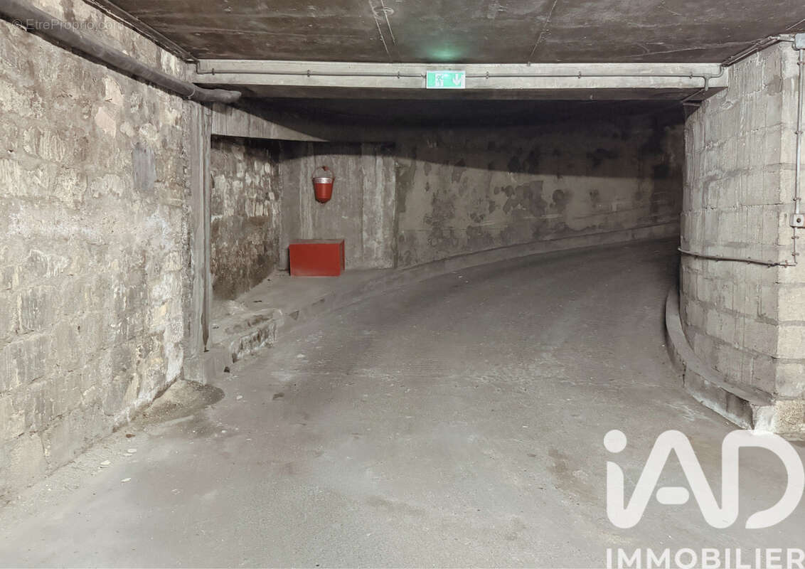 Photo 4 - Parking à PARIS-18E