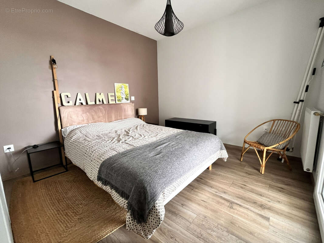 Exclusivité ! Duplex T3 avec loggia à proximité du centre de Saint Simon avec parking. - photo 4