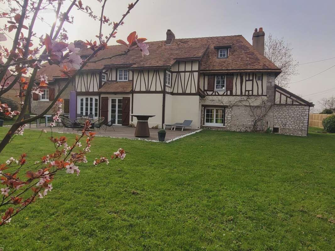 Maison à LES DAMPS