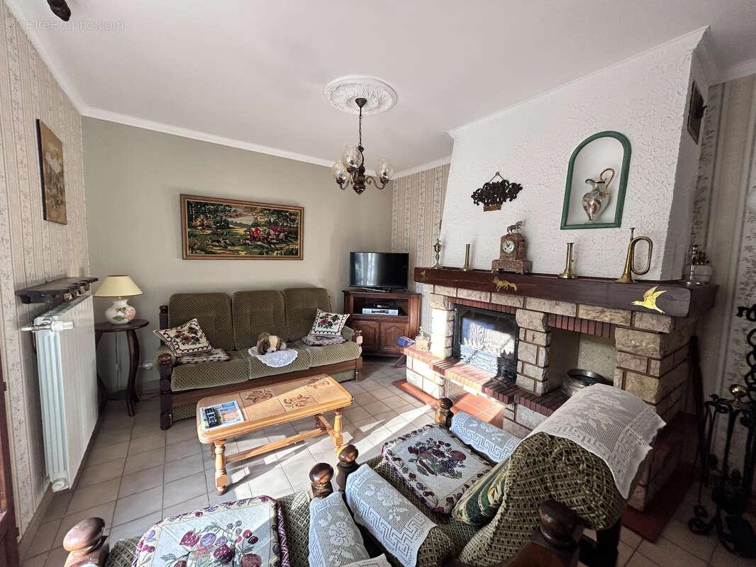 Maison à BEZ-ET-ESPARON