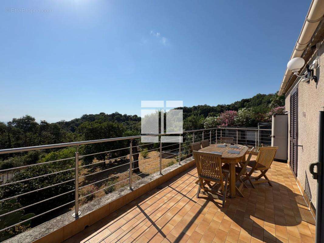 Maison de 152m2 avec un terrain de 2905m2 - photo 9