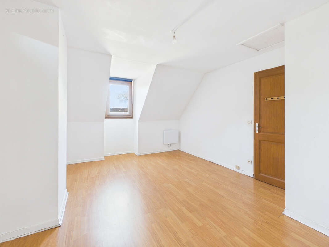 Maison familiale de 90 m2 habitables avec sous-sol total sur un terrain de 625 m2   Saint-Pierre-du-Perray - photo 5