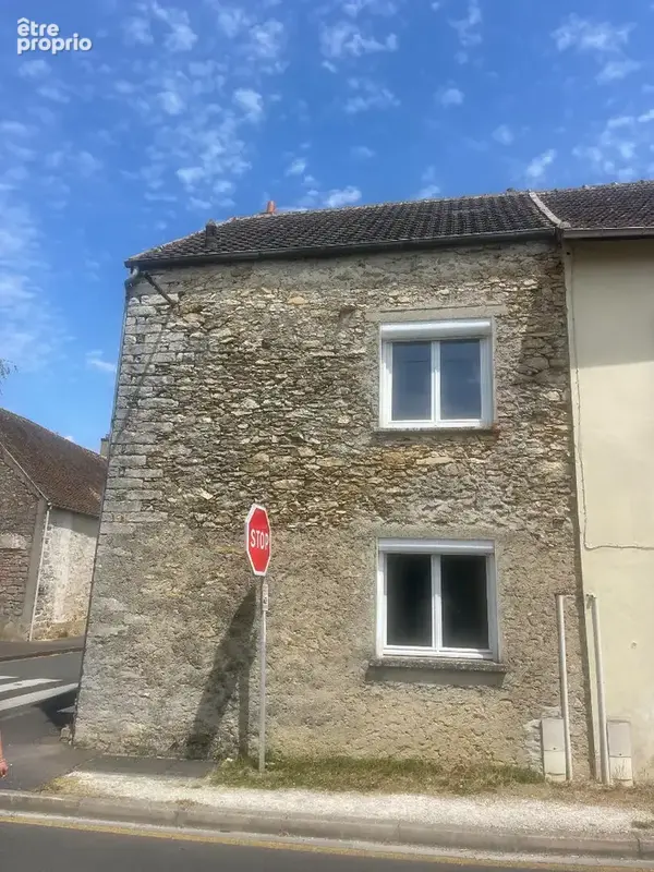 FOUJU  Maison de caractère en pierre à rénover-Fort potentiel - photo 3