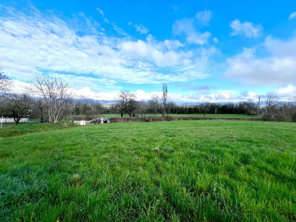 Terrain à INJOUX-GENISSIAT