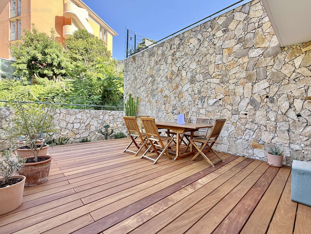 Appartement 3 pièces avec solarium, terrasse, parking et cave   Menton - photo 2