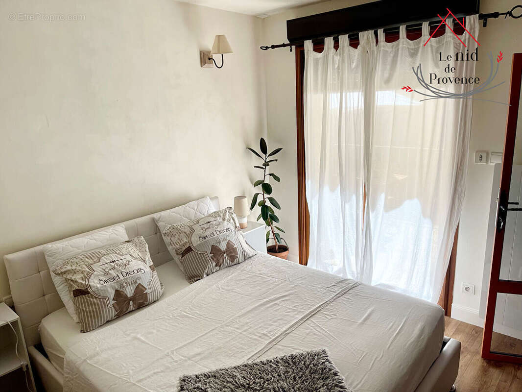 Appartement à PERNES-LES-FONTAINES