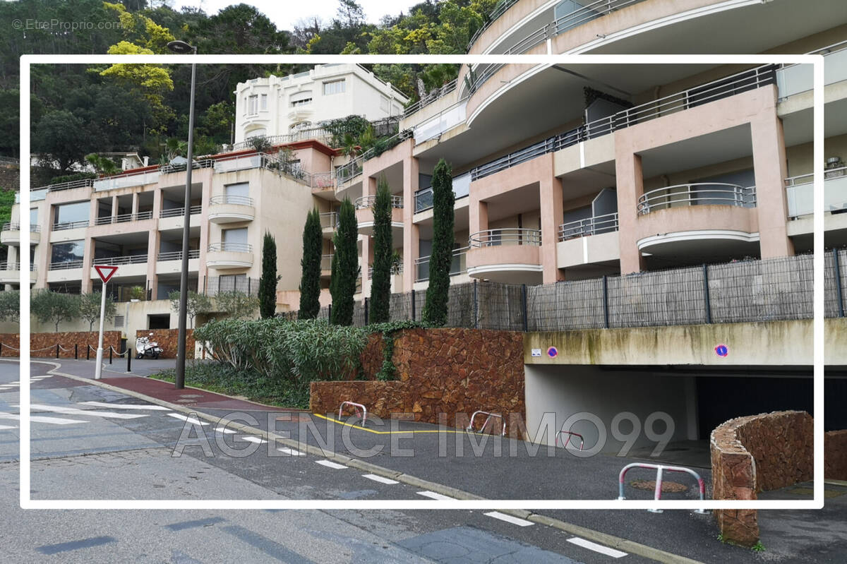 Parking à THEOULE-SUR-MER