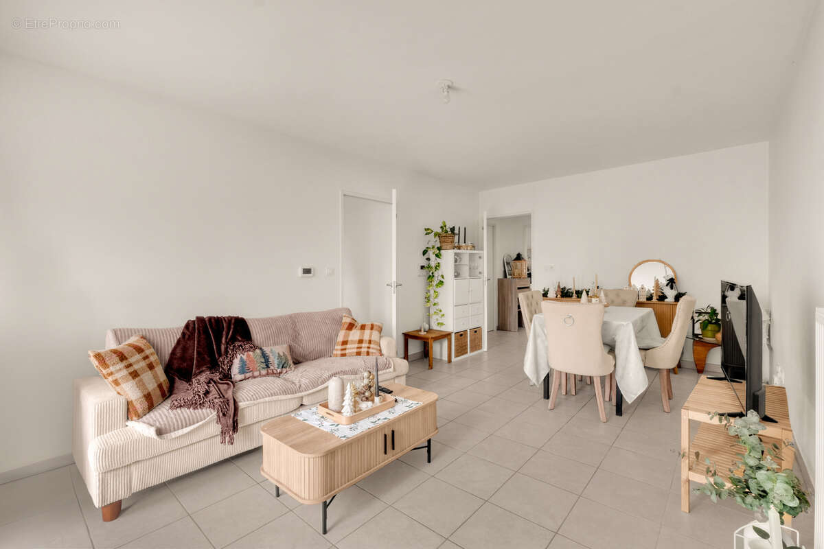 Appartement à BEAUZELLE